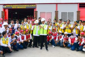 Didampingi Iriana, Presiden Jokowi Resmikan TPST Kesiman Kertalangu