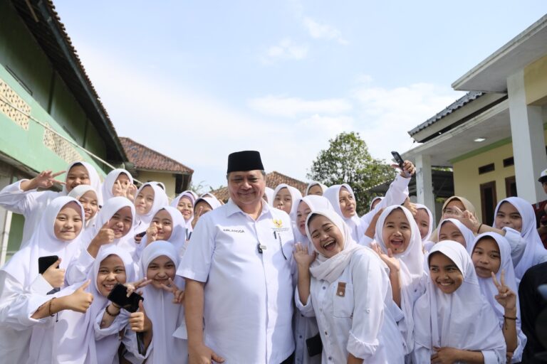 Pondok Pesantren Airlangga Hartarto