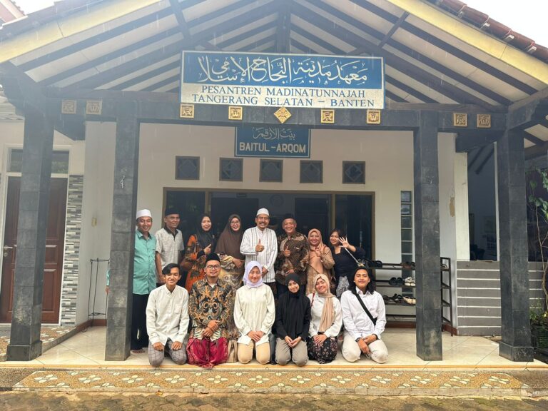 Pengabdi Fakultas Hukum Universitas Indonesia Sowan ke Pesantren Madinatunnajah