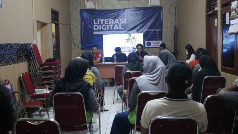 Dosen Fikom Universitas Pancasila Laksanakan Literasi Digital di Desa Cirumpak Kabupaten Tangerang