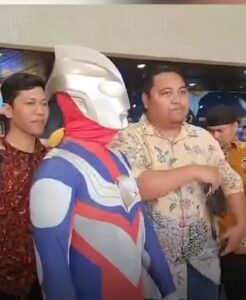 Netizen Ramai Kritik Kostum Ultramen Jamaludin Malik