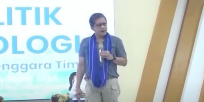 Penuh Emosi! Rocky Gerung Kritik IKN hingga Nikel, Menggelegar Seisi Ruangan!