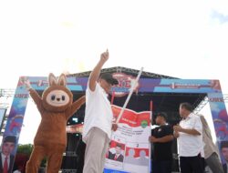 Ditemani Labubu, Isran Noor Disambut Ribuan Orang di KALTIM ONE FESTIVAL