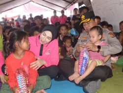 Kehadiran Kapolda NTT jadi Pelipur Lara Korban Gempa Flores di Tenda Pengungsian