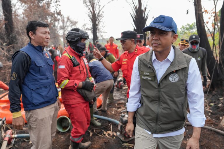 Menteri Kehutanan (Menhut) Raja Antoni