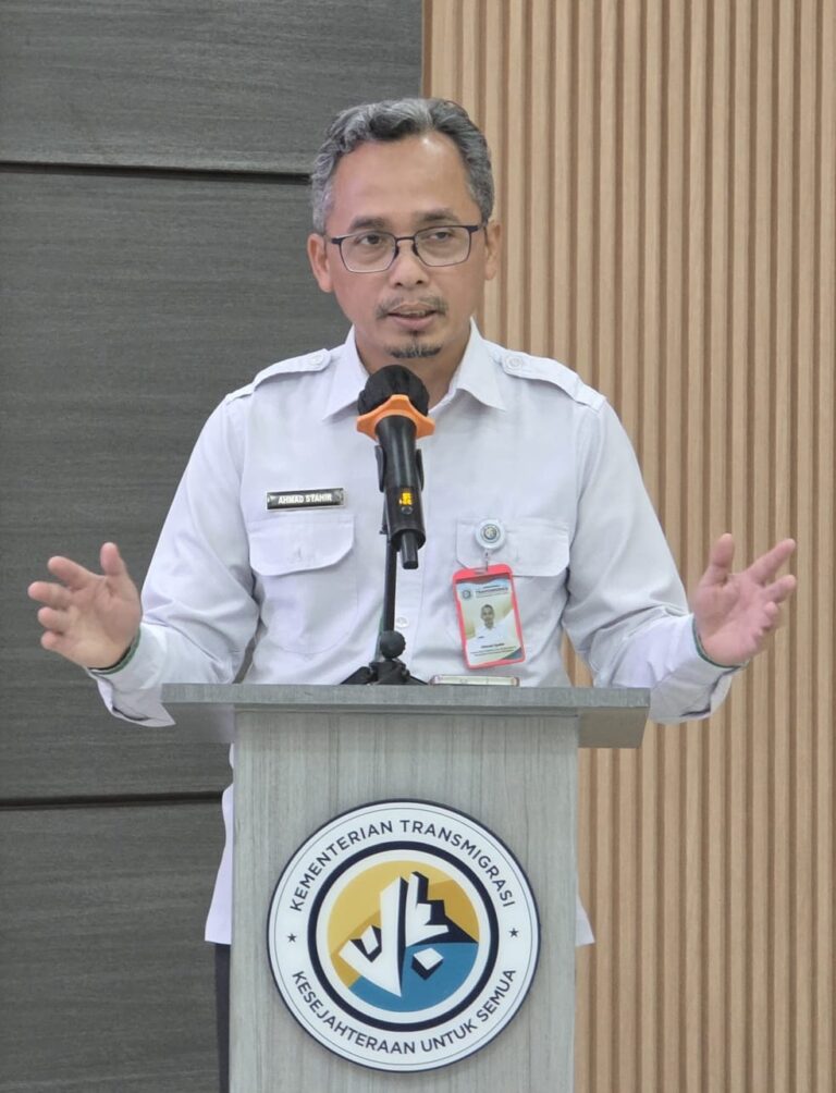 Kepala Balai Pelatihan dan Pemberdayaan Masyarakat Transmigrasi (BPPMT) Pekanbaru, Ahmad Syahir