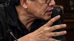 Puisi Buat Rocky Gerung